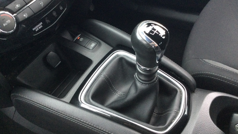 Nissan Qashqai 1.3 DiG-T Acenta Premium 5dr Petrol Hatchback